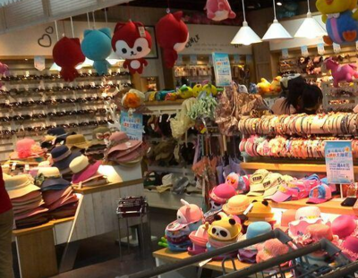 服裝銷售 日用百貨中的黃金賽道，多元創(chuàng)業(yè)機(jī)會探析